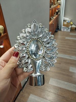 주문 제작된 커튼 로드 부속물이 로드 헤드에 커튼을 친다는 것 일 수 있습니다