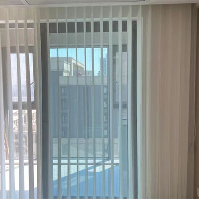 조정할 수 있는 탄력적 수직형 블라인드 커튼은 호텔을 위해 송신하여 점등됩니다