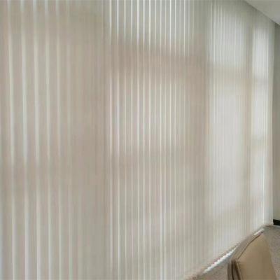 조정할 수 있는 탄력적 수직형 블라인드 커튼은 호텔을 위해 송신하여 점등됩니다